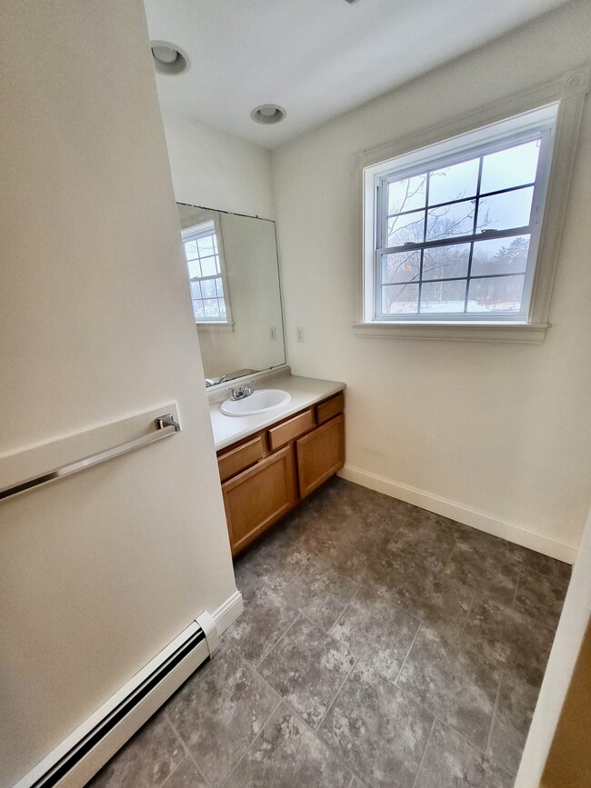 Building Photo - 18 Melvin Ave