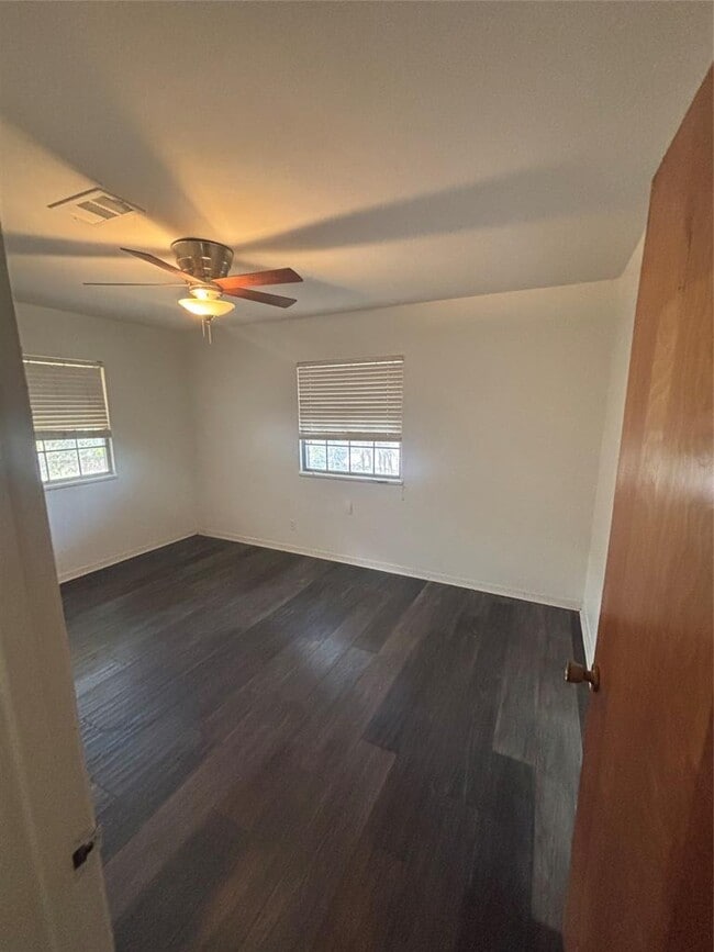 Building Photo - 2324 Hartford Rd