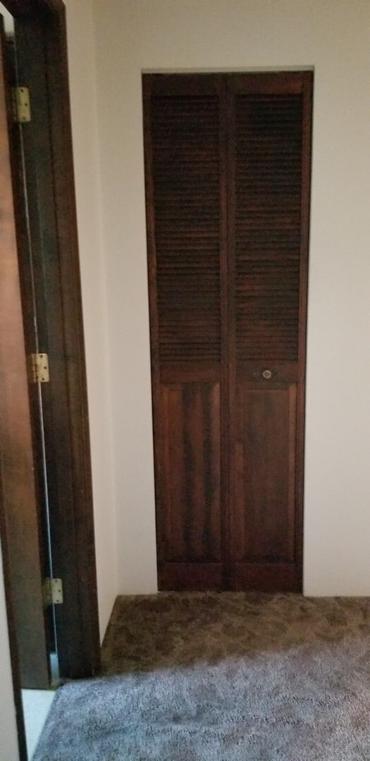 Building Photo - 3 bedroom, 2 bathroom home in well established neighborhood.