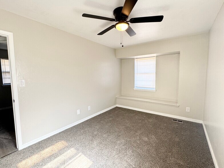 Building Photo - 1321 Beechwood Dr