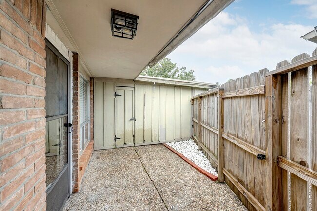 Building Photo - 1529 Wirt Rd