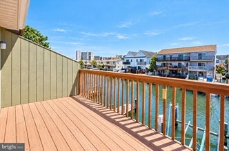 Building Photo - 139 Newport Bay Dr