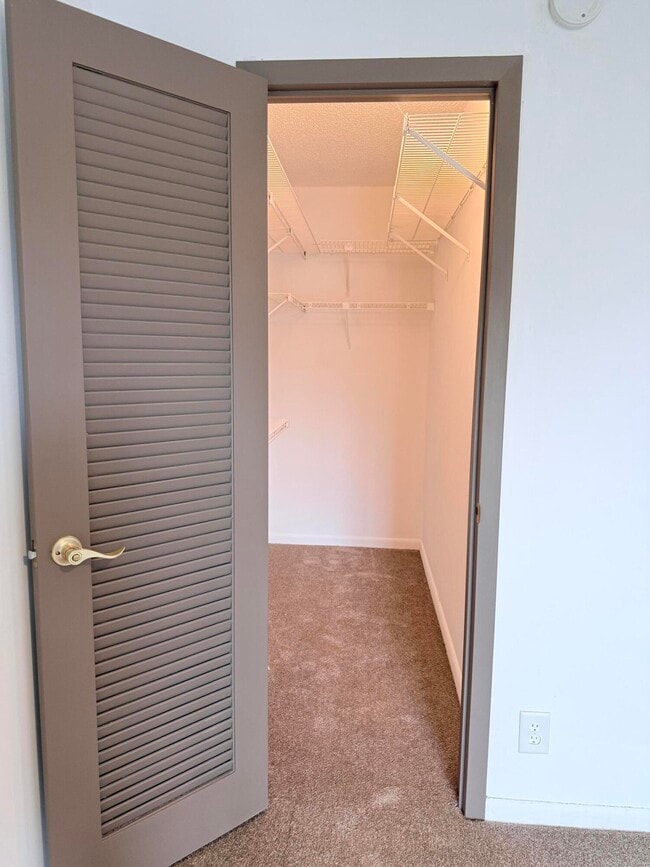 Building Photo - 402 Brighton J