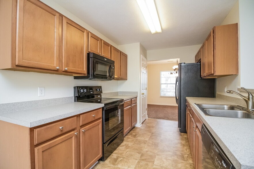 Building Photo - 4565 Hawthorn Dr