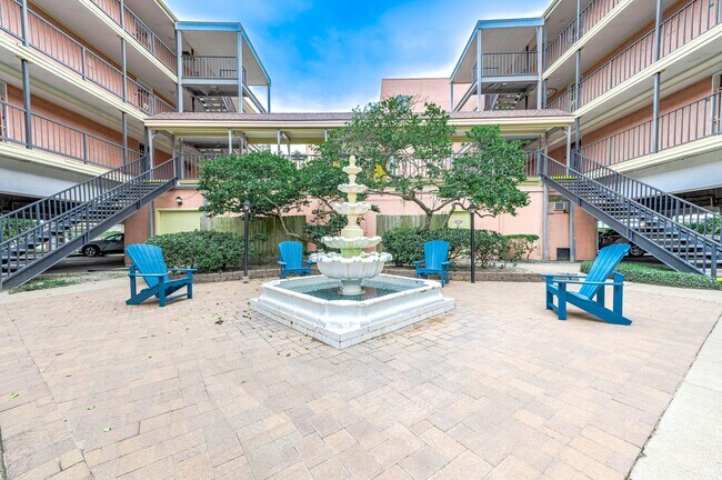 Building Photo - 6300 Seawall Blvd