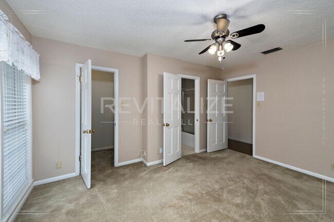 Building Photo - Beautifully Preserved 4 Bd / 3 Ba Vintage ...