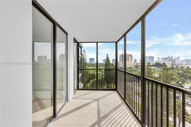 Building Photo - 20100 W Country Club Dr