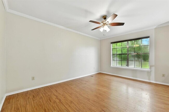 Building Photo - 329 Gleneagles Dr