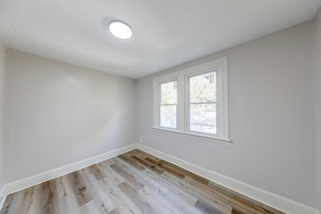 Building Photo - 1138 W 33rd St