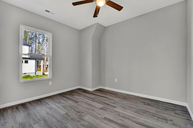 Building Photo - Stunning 4 Bedroom Home in Laurens