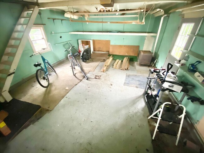 Building Photo - 2 Bedroom Home in Burlington VT Available ...