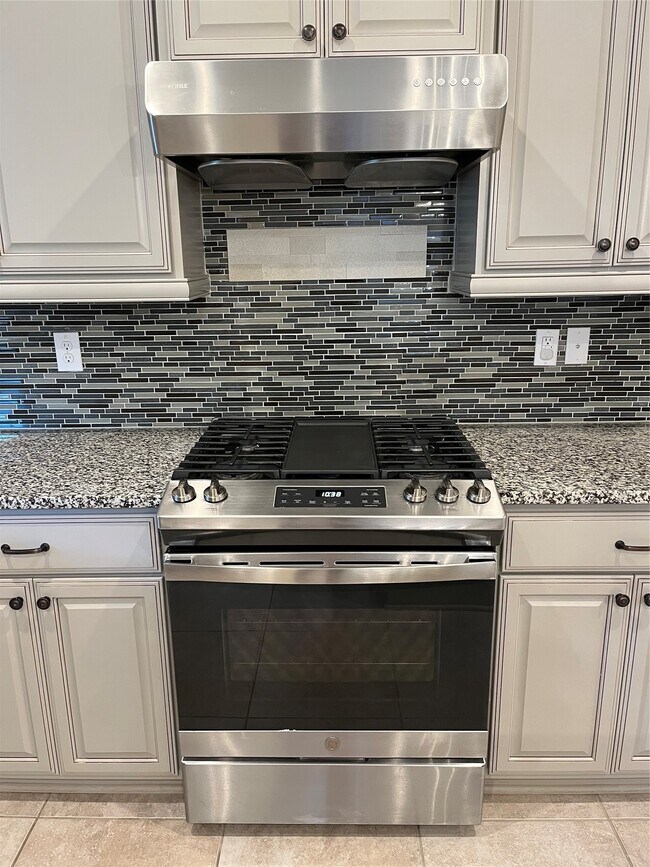 Building Photo - 12250 La Strada St