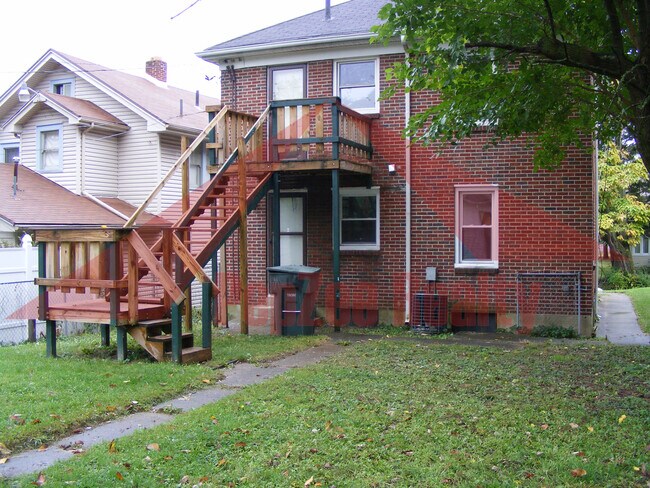 Building Photo - 727 W Fairview Ave