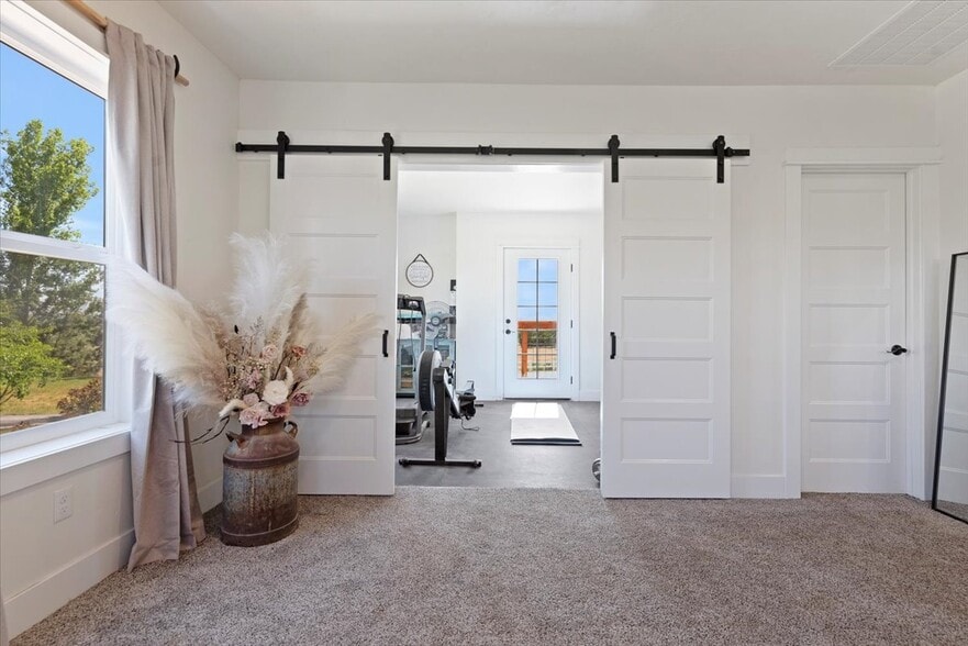 Building Photo - 15916 Hill Top Cir