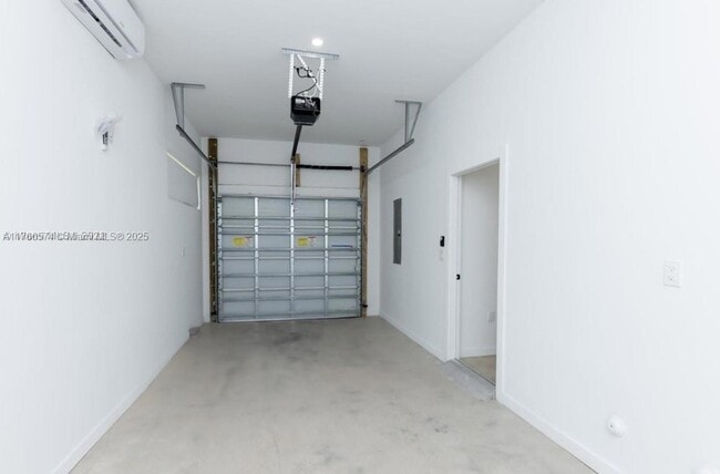 Building Photo - 7107 NE 4th Ct