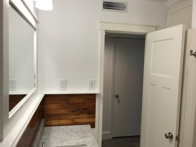 Building Photo - 117W-117 Wentworth Street