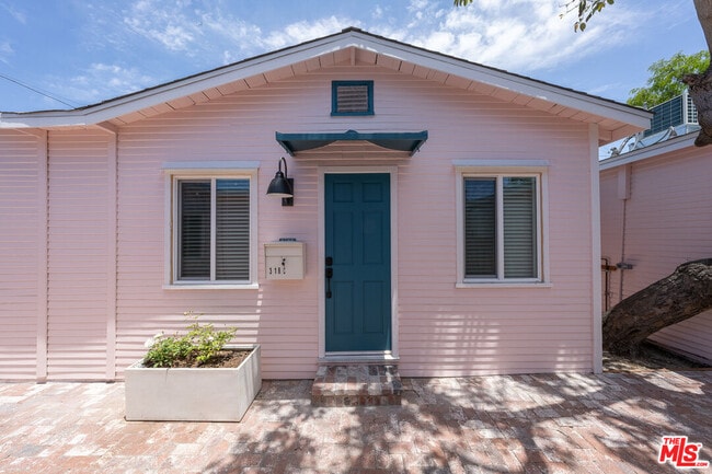 Building Photo - 314 N Venice Blvd