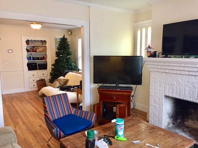 Building Photo - 208 Freeman St