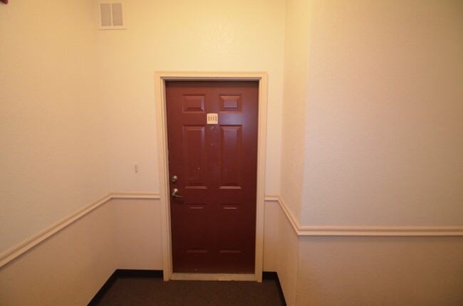 Building Photo - Spacious Pet Friendly 2bd/2ba Condo with G...