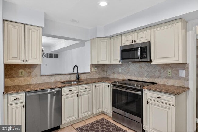 Building Photo - 324 Tuvira Ln