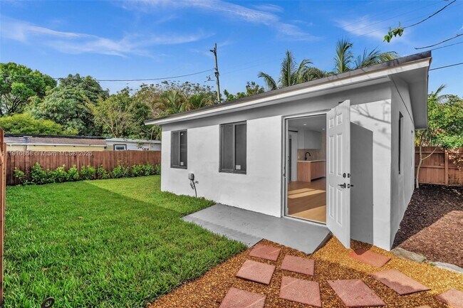 Primary Photo - 1123 NE 1st Ave.