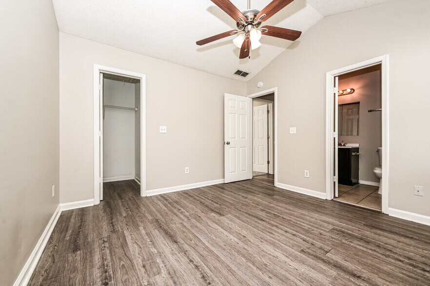 Building Photo - 7105 E Village Ct