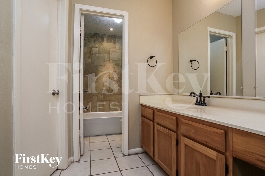 Building Photo - 12123 Flaxen Dr