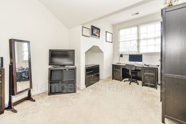 Building Photo - 705 Massey Ln