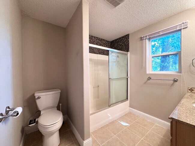 Building Photo - Gorgeous 3 Bed 2 Bath w/ Brand New Deck Patio Home in Cedar Hills! MOVE IN SPECIAL!