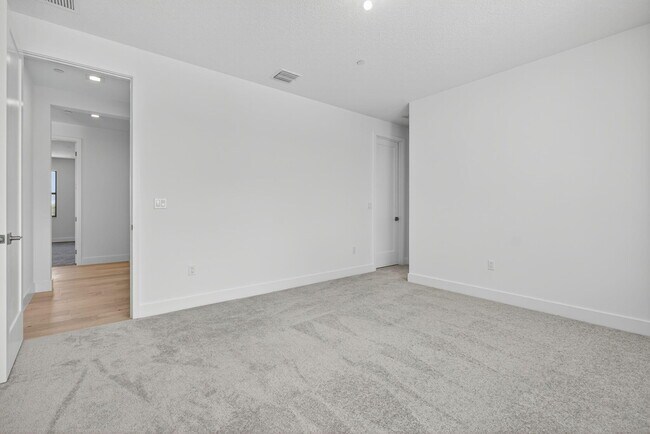 Building Photo - 10026 Skyloft St
