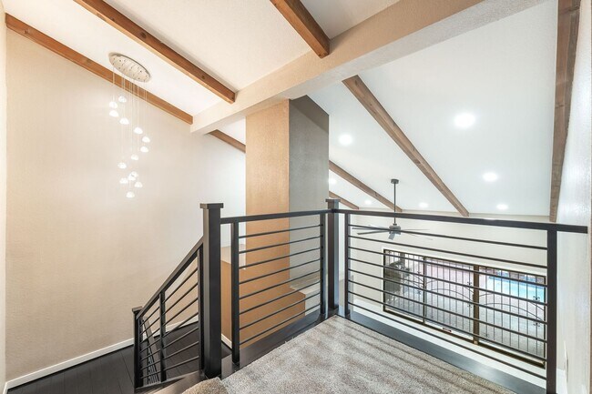 Building Photo - 968 Pinehurst Dr