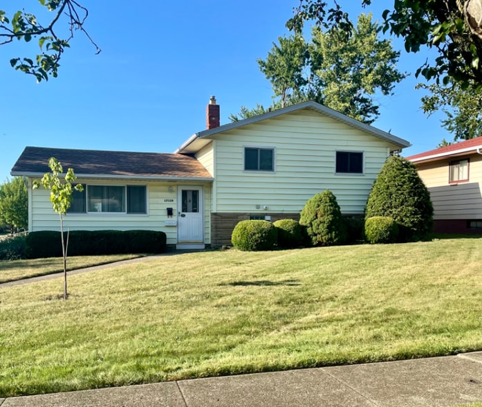 Primary Photo - 17124 Cambridge Blvd