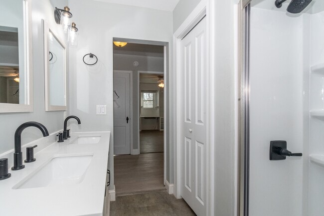 Building Photo - 412 Keeble St