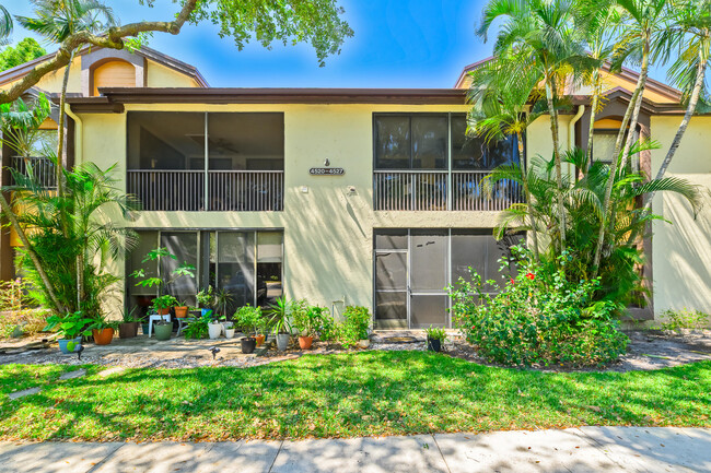 Building Photo - 4527 Carambola Cir S