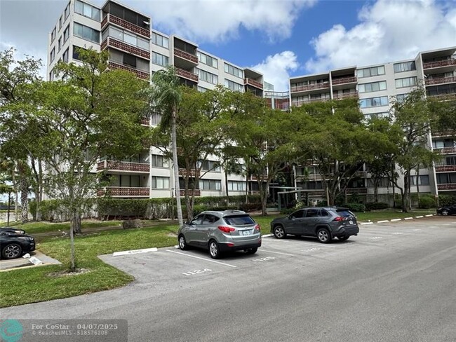 Building Photo - 4222 Inverrary Blvd
