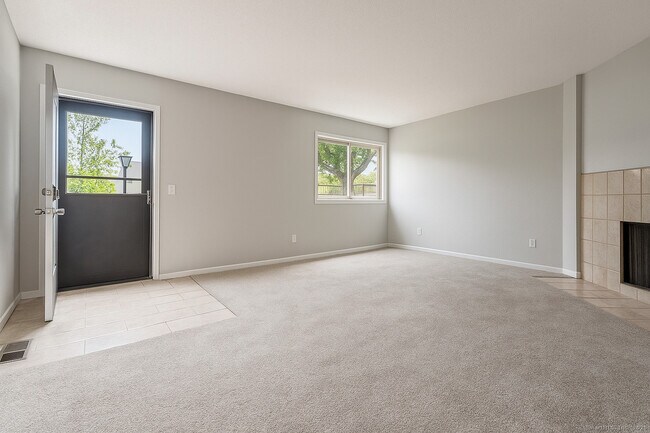 Building Photo - 27 Crows Nest Ln
