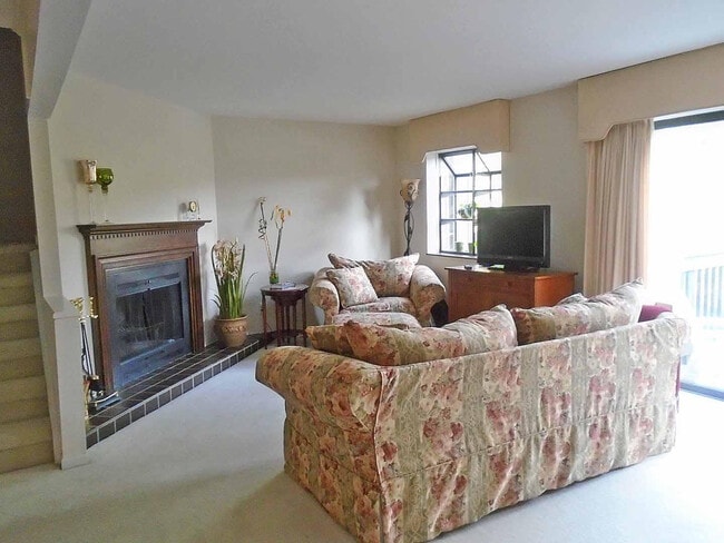 Building Photo - 2547 Meade Ct