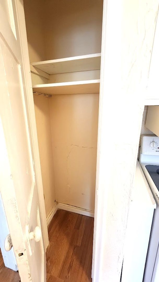 Building Photo - 2 Bed 1 Bath 1 Car  Detached Garage in Chesser Addn Midwest City