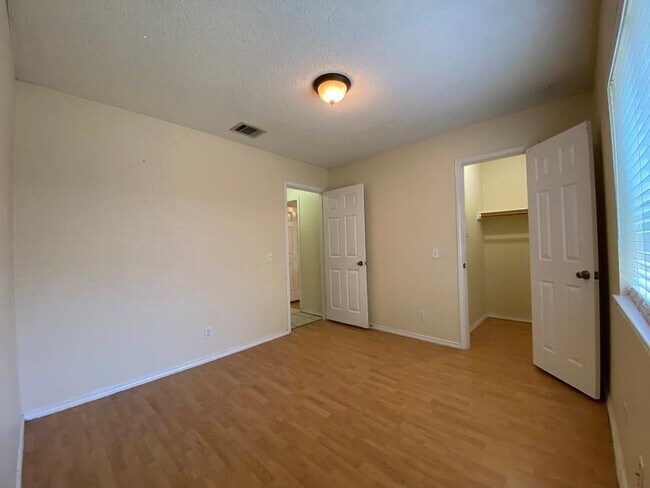 Building Photo - 1903 Balsam Way