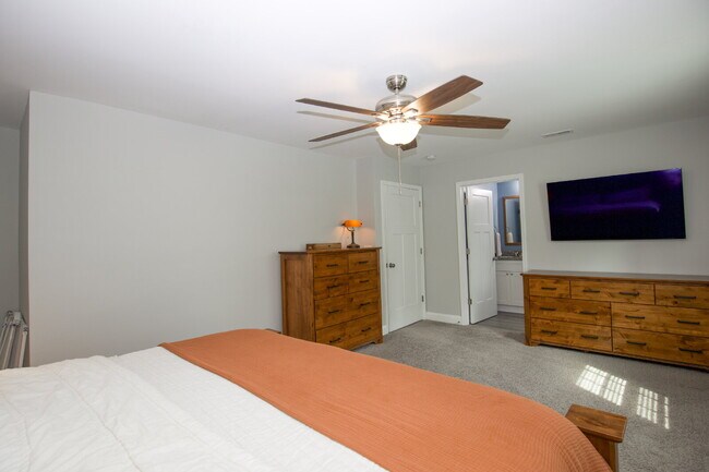 Building Photo - Charming 3-bedroom, 2.5-bath home nestled in the heart of Carthage