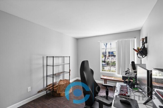 Building Photo - 5402 Balboa Arms Dr