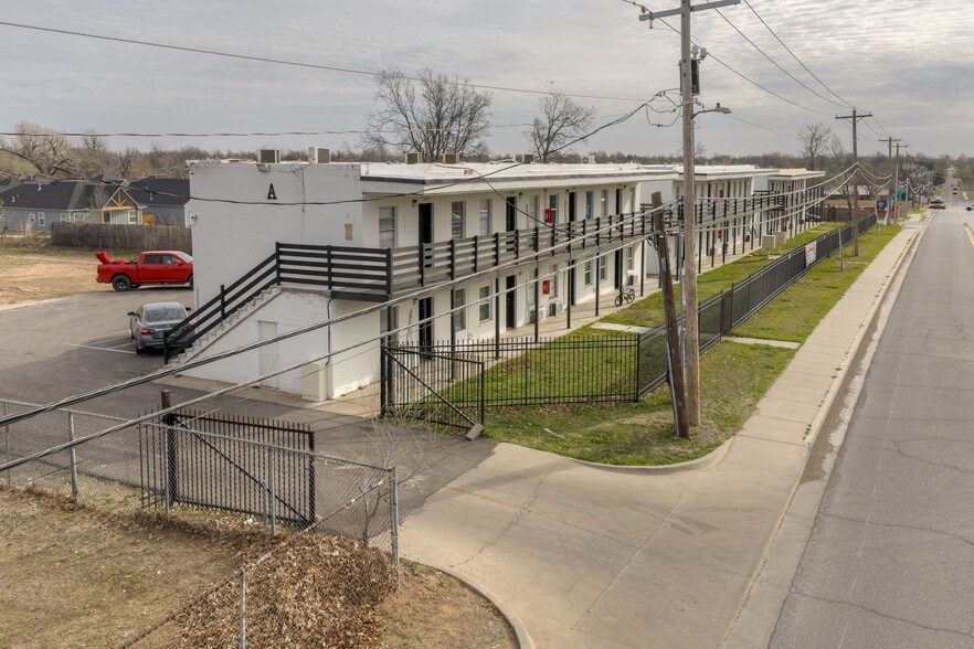 Building Photo - 4701 NW 16th St