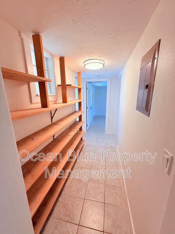 Building Photo - 664 76th Ave