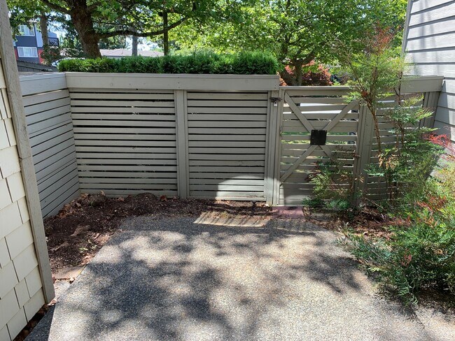 Building Photo - LakeView, Mount lake terrace - 2 bed 1.5 b...