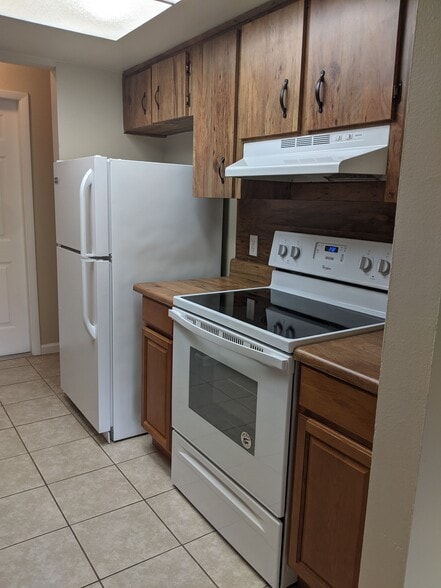 Building Photo - 2231 Ascot Ct