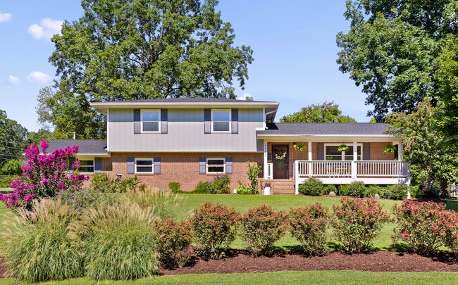 Building Photo - 2483 Shenandoah Dr