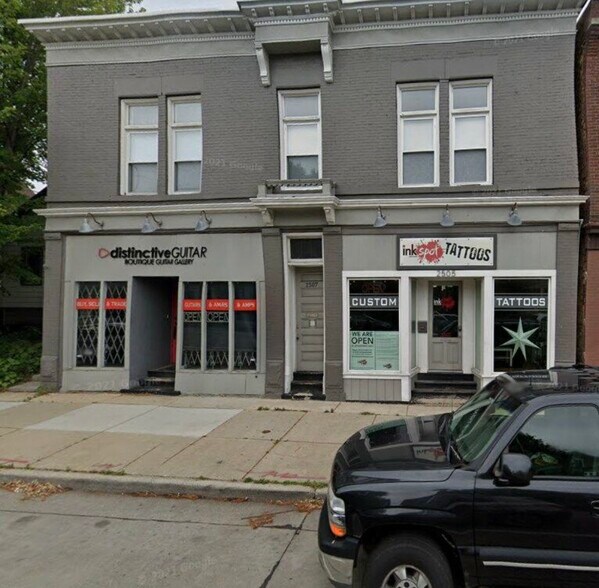 Building Photo - 2507 S Howell Ave