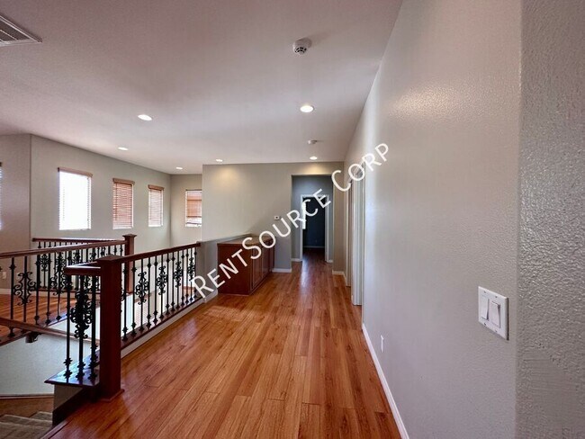 Building Photo - 28479 Falcon Crest Dr