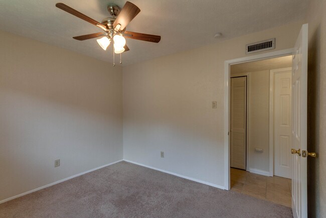 Building Photo - COMING SOON - FANTASTIC NORTH BEDFORD LOCATION