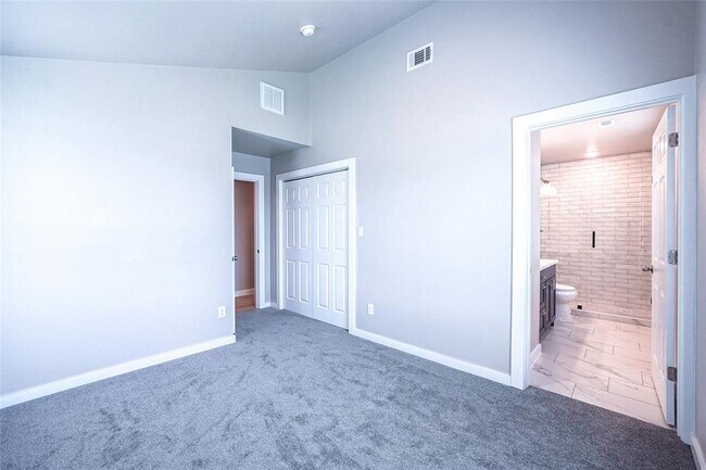 Building Photo - 108 Sandy Oaks Loop